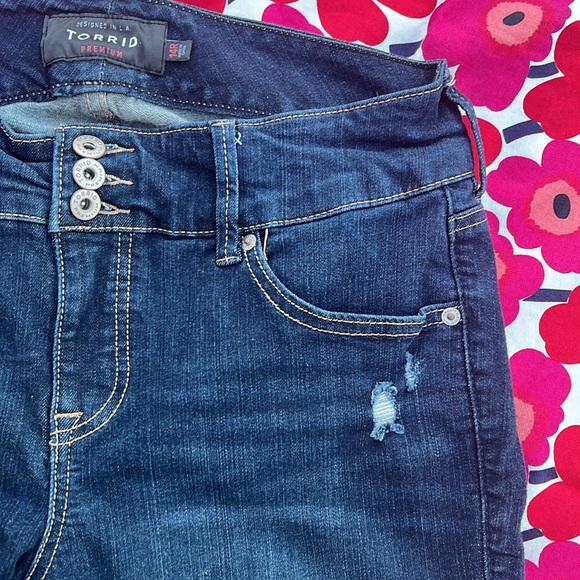 👖Torrid Premium Blue Denim Mid Rise Stretchy Distressed Jegging👖 - Picture 11 of 16